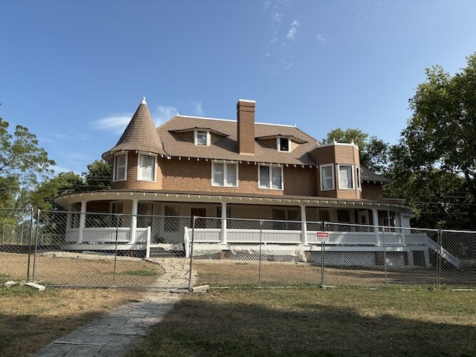 The exterior of the Lonz Mansion